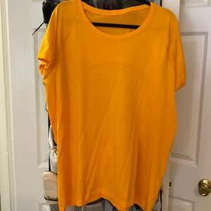Lululemon tangerine top